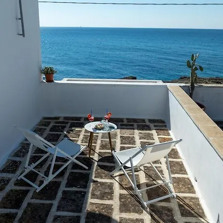 Gallipoli Il Mare In Stanza Lido Conchiglia
